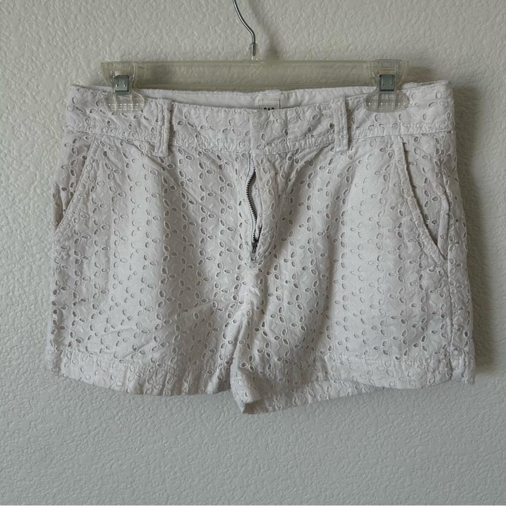 GAP White Boho Chic Summer Festival Cottagecore Cotton Eyelet Lightweight Shorts